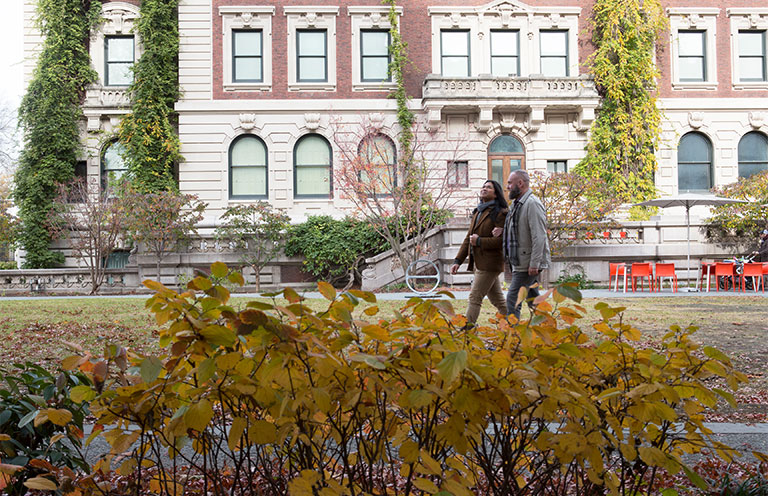 Man and woman walking in the Upper East Side of Manhattan in Fall