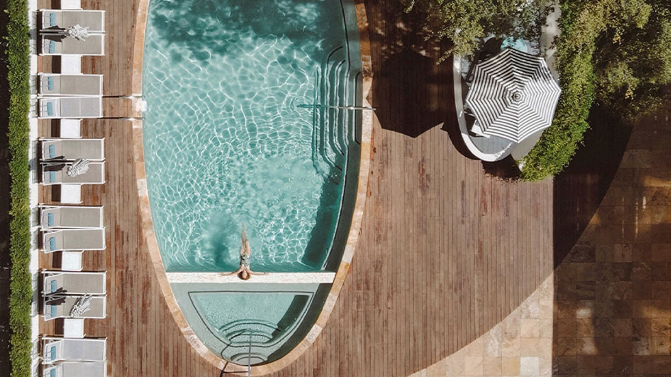 Four Seasons Houston hotel pool