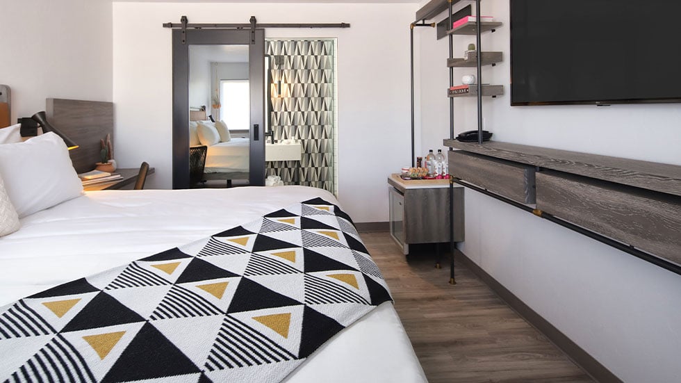 The Tuxon Hotel King Room