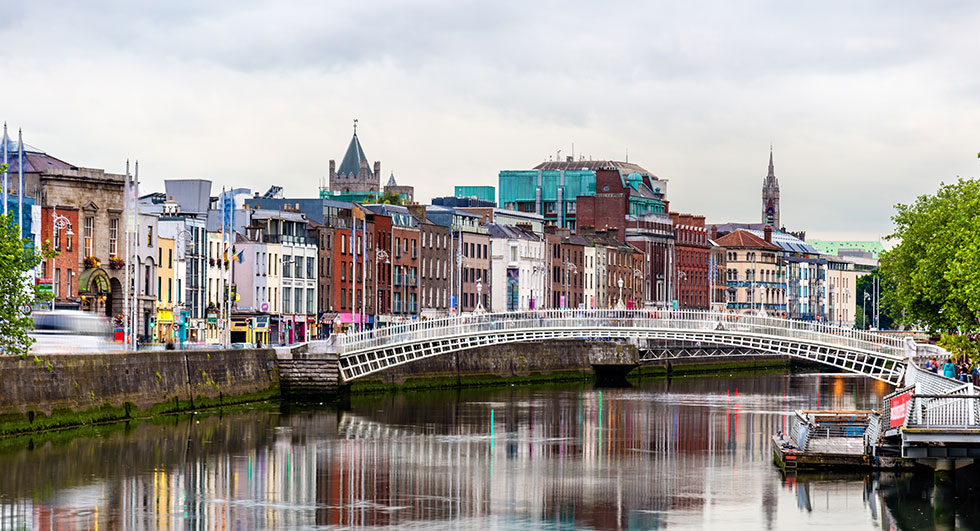 View of Dublin's iconic Ha'penny Bridge over the River Liffey; photo by Leonid Andronov/adobestock.com