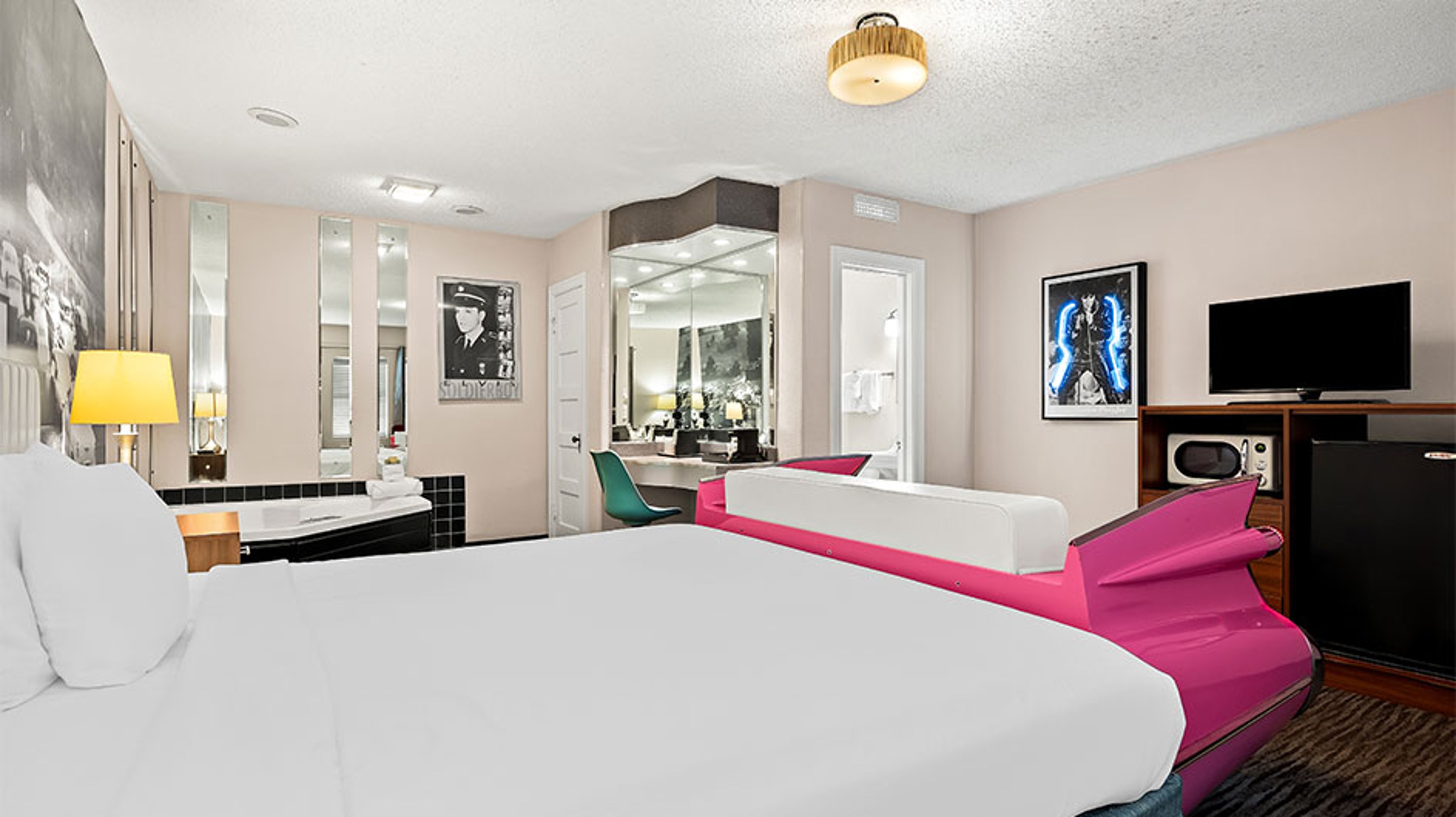 50s elvis themed hotel room