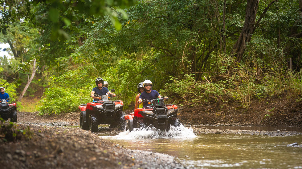 Driving 4x4 vehicles in Costa Rica