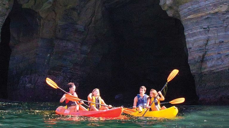 Kayak at La Jolla Caves courtesy Dennis Millette SanDiego.org