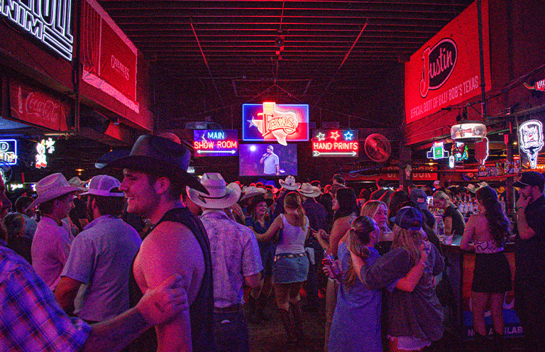 people at a honky tonk