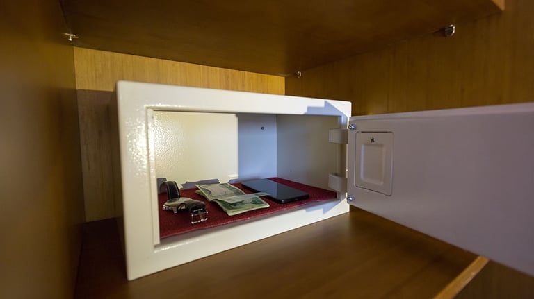 Luxury hotel room with details. Credit: sasacvetkovic33