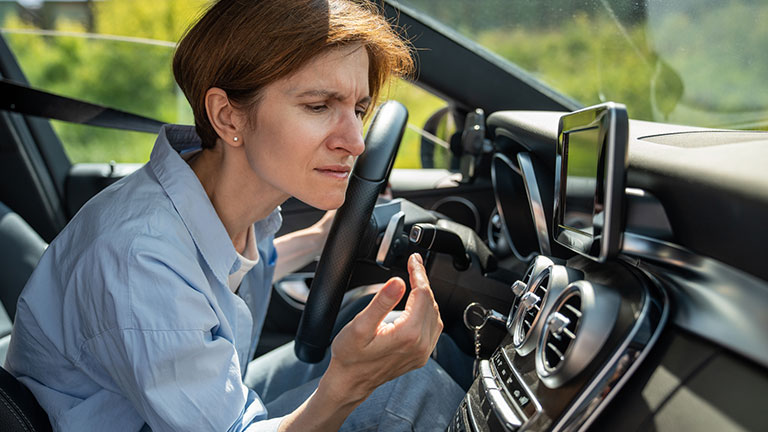Lady having a issue with car 
