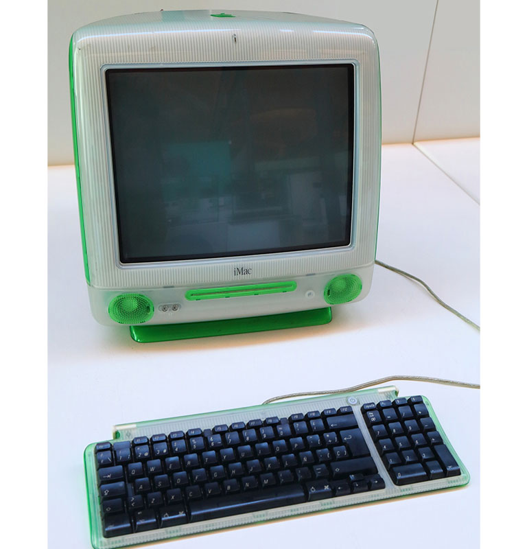 Apple iMac G3 late 1990s obsolete PC computer system. It was manufactured in 1998-2003. Credit:Tupungato