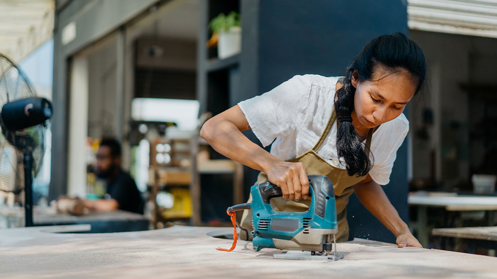 woman using a jigsaw