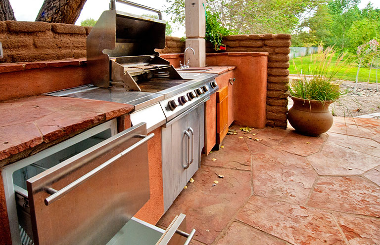 outdoor kitchen on deck