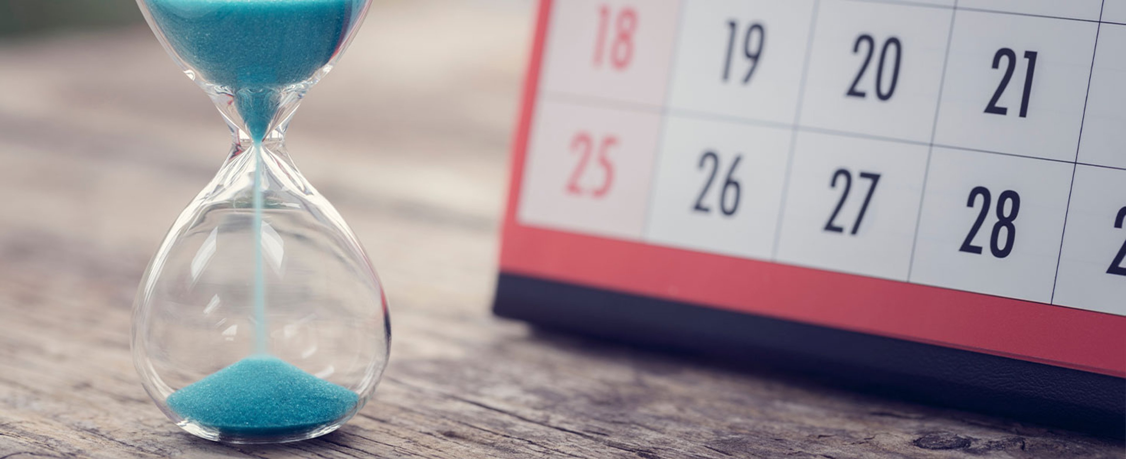 hourglass in front of calendar 