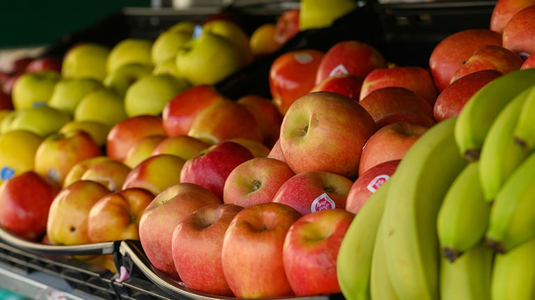Apples at the market.  Credit: Juan Ellul with Unsplash