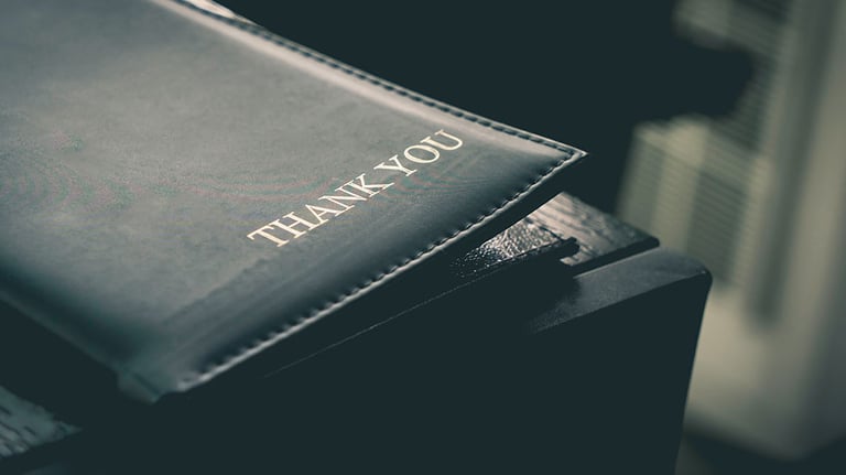 Restaurant Billing Tray with Letter "Thank You" Credit:junce