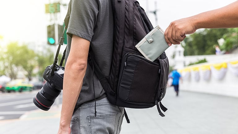 pickpocket stealing wallet from tourist; by hui_u