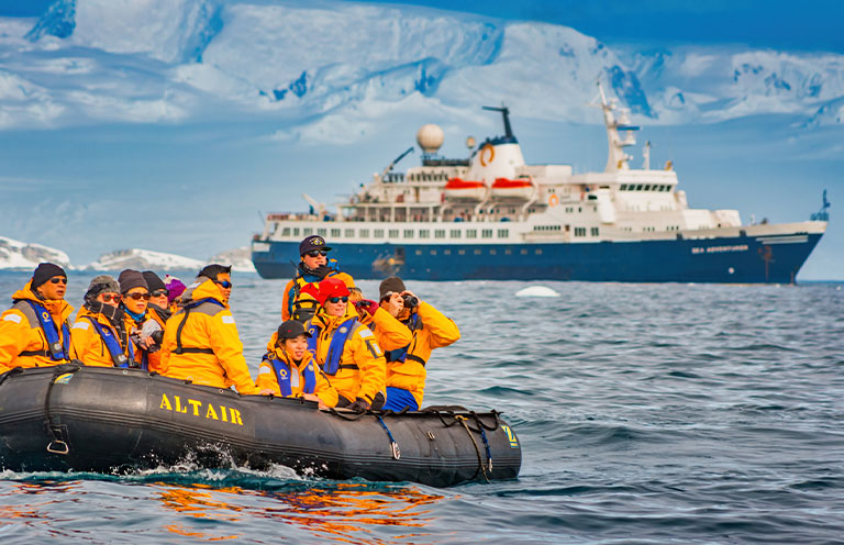 cruise expedition in antarctica