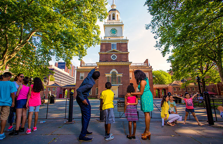 Family stands facing the Independence Hall in Philadelphia
