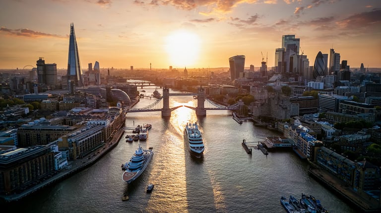 Panoramic aerial sunset view of the skyline of London. Credit: SHansche