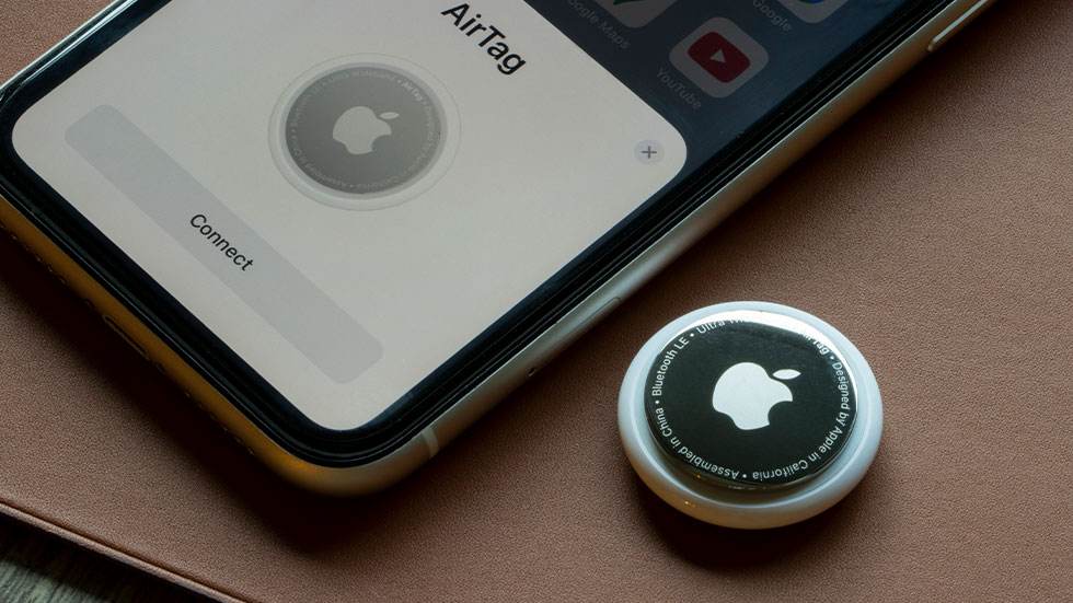AirTag being connected to iPhone