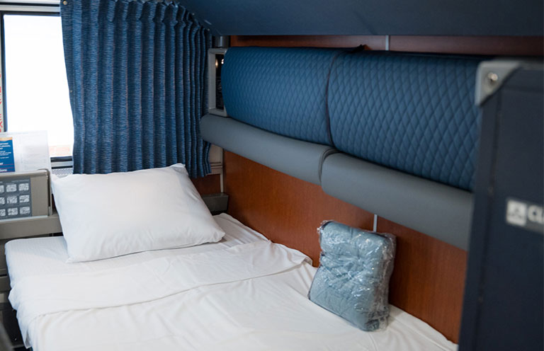 amtrak sleeper train room