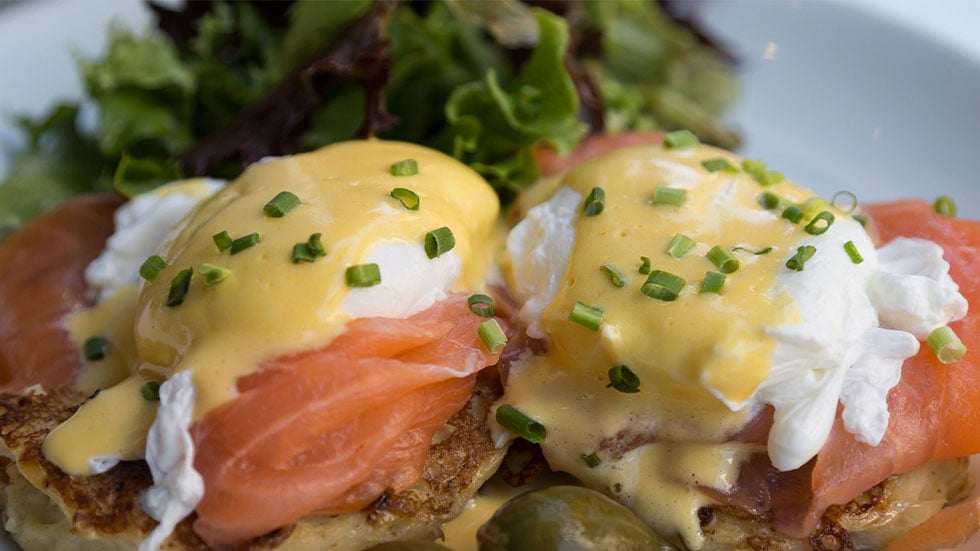 smoked salmon eggs benedict 