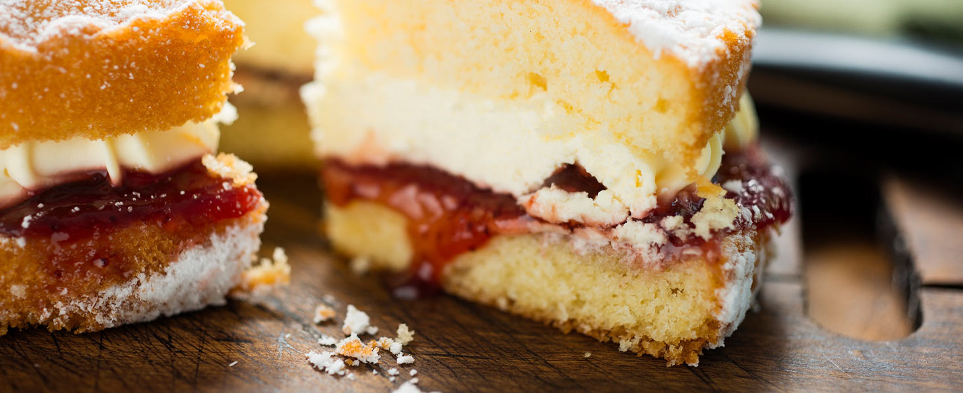 Sponge Cake stuffed with raspberry jam
