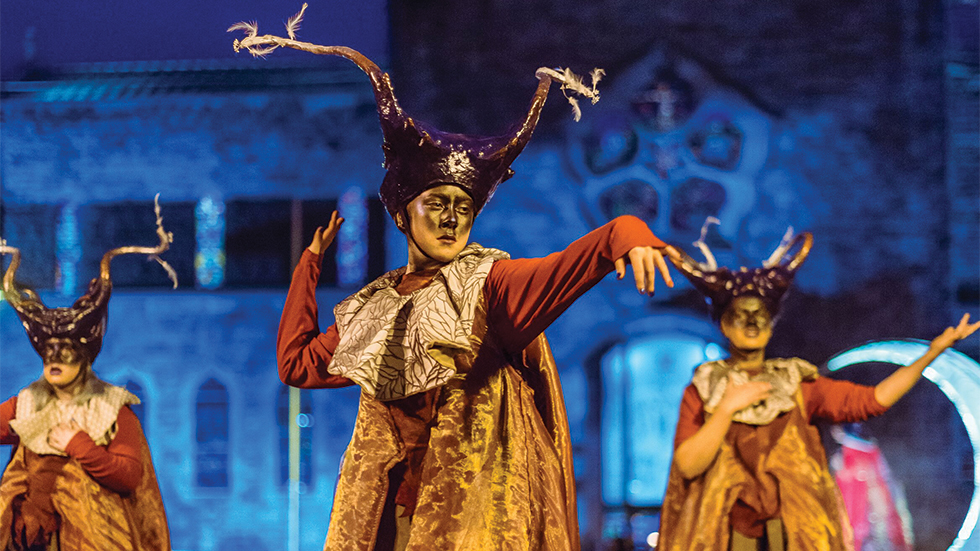 Stilters Savage Grace Macnas Julia Dunin