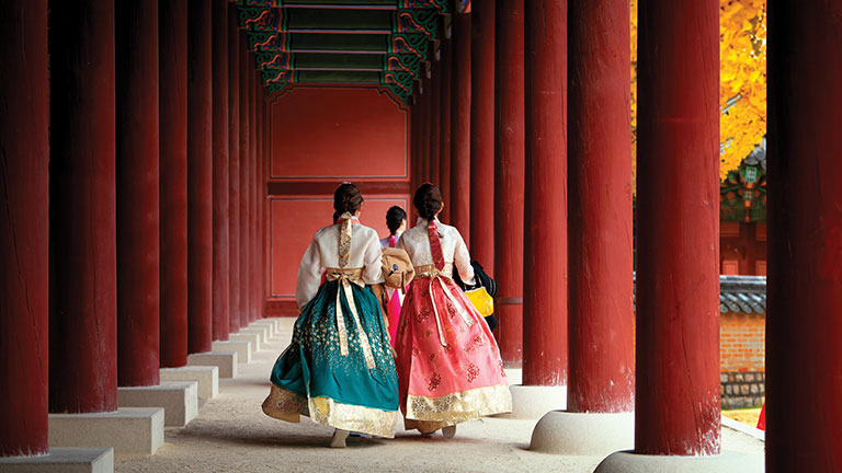 Wearing traditional Korean hanbok is both a ritual and a fashion statement; Photo by Anekoho/stock.adobe.com