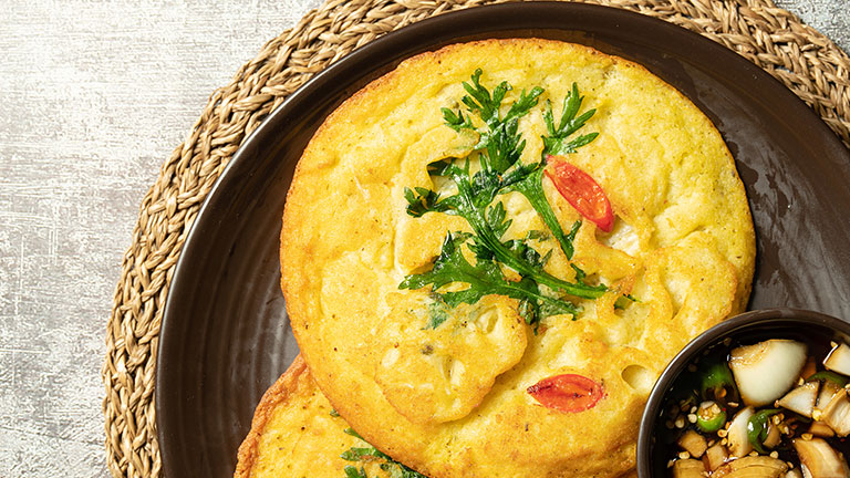 Mung bean pancakes come in myriad flavors; photo by Mnimage/stock.adobe.com