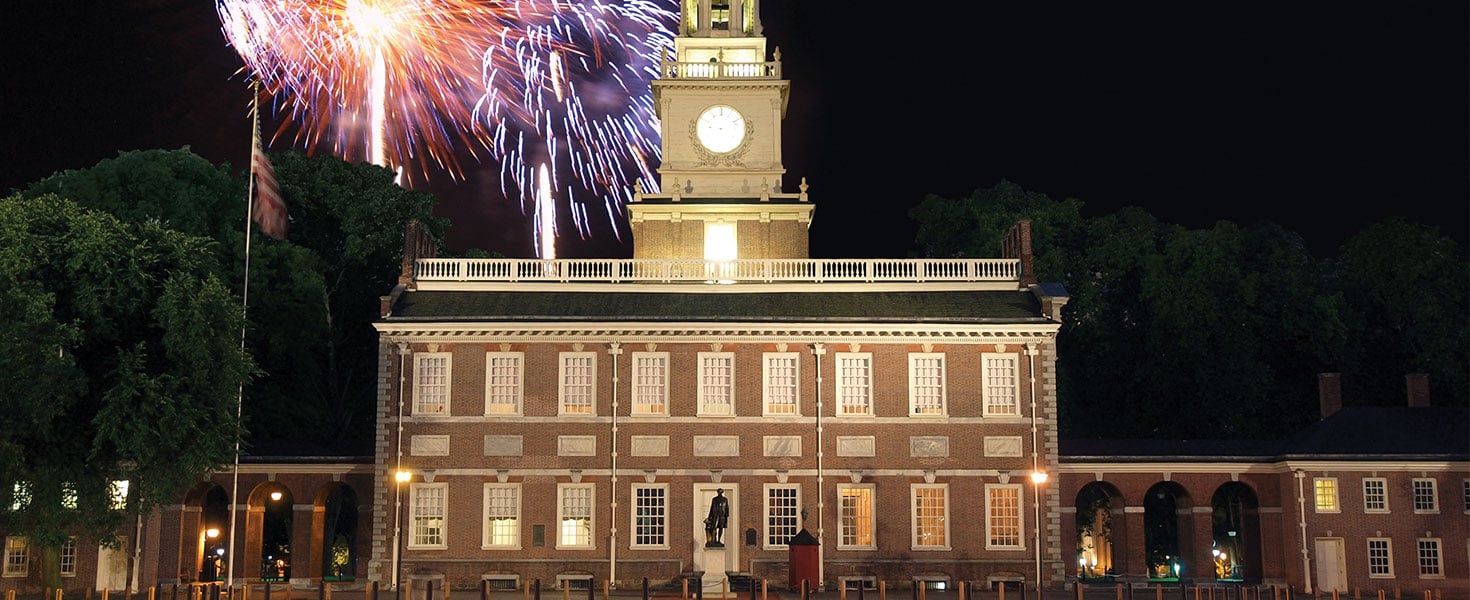 Independence Hall Fireworks by trekandphoto/istock.adobe.com