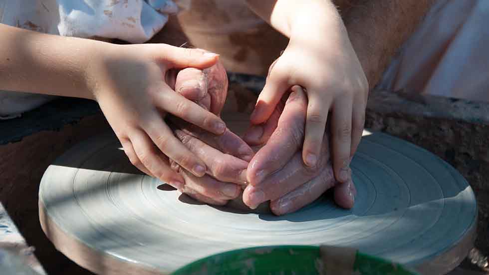 Lancaster_Fair_potter child hands