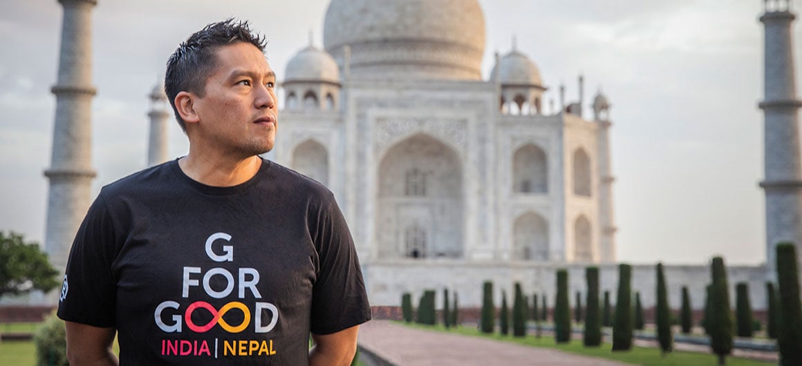 man infront taj mahal