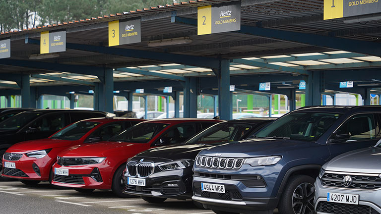 Hertz rent a car; Credit: pablorebo1984