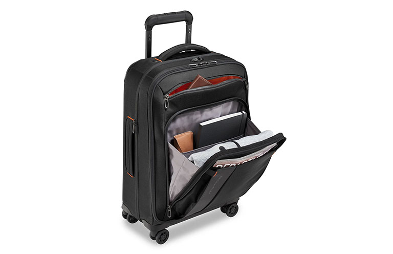 Briggs and Riley Essential 22-Inch Spinner 