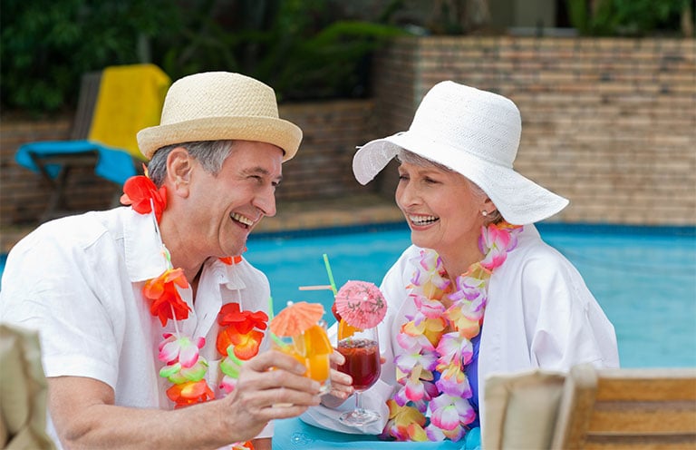 couple at the pool holding drinks