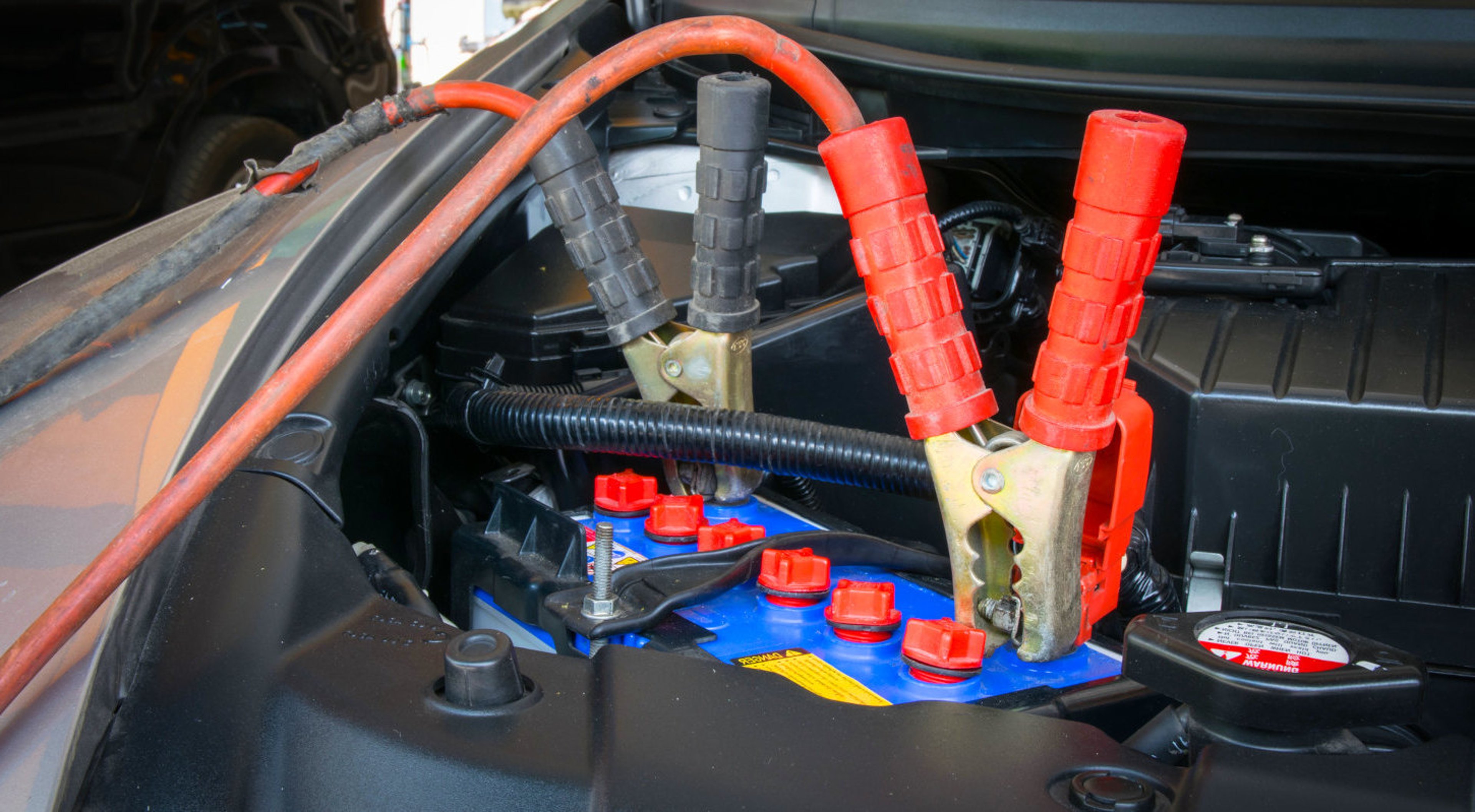 Mobile battery maintenance changing battery with electricity trough jumper cables