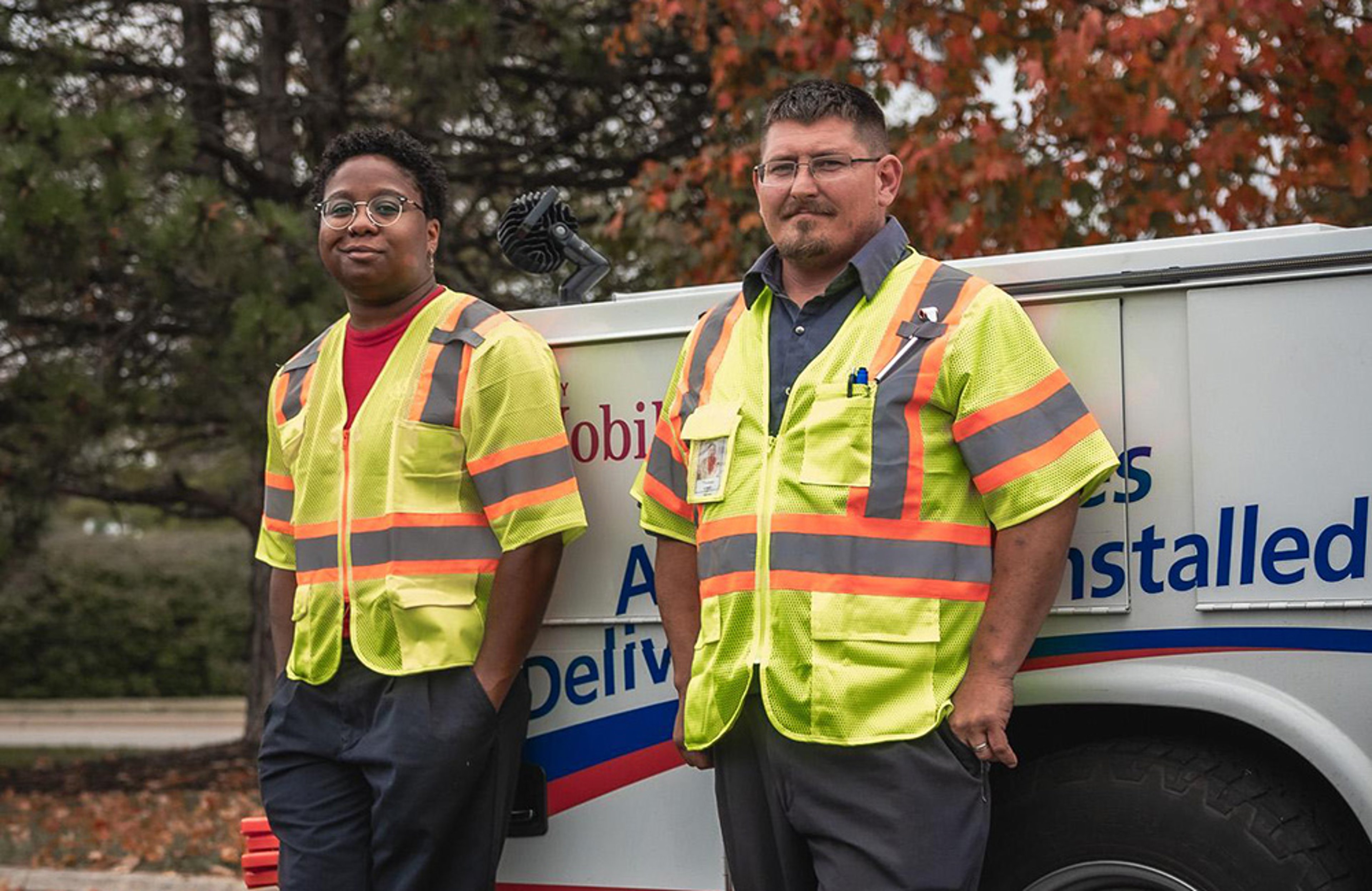 employees-roadside-truck
