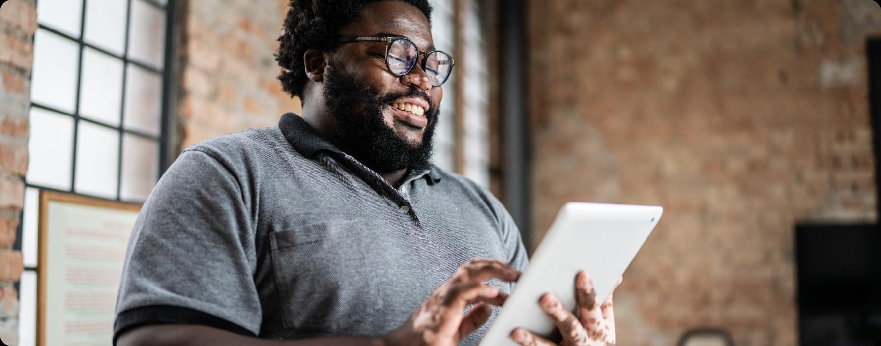 employee-with-tablet