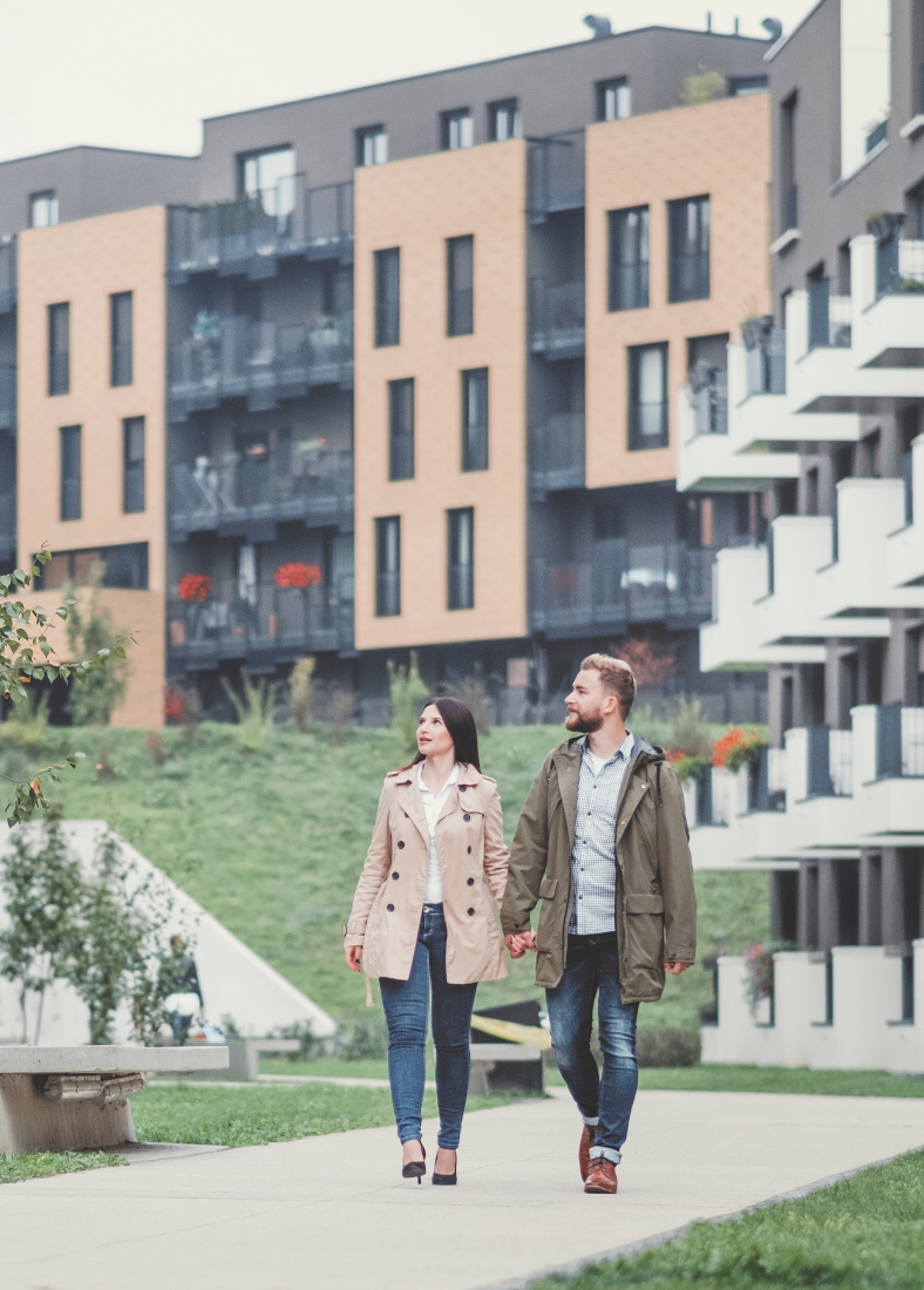 Couple walking in the courtyard of luxury apartment complex