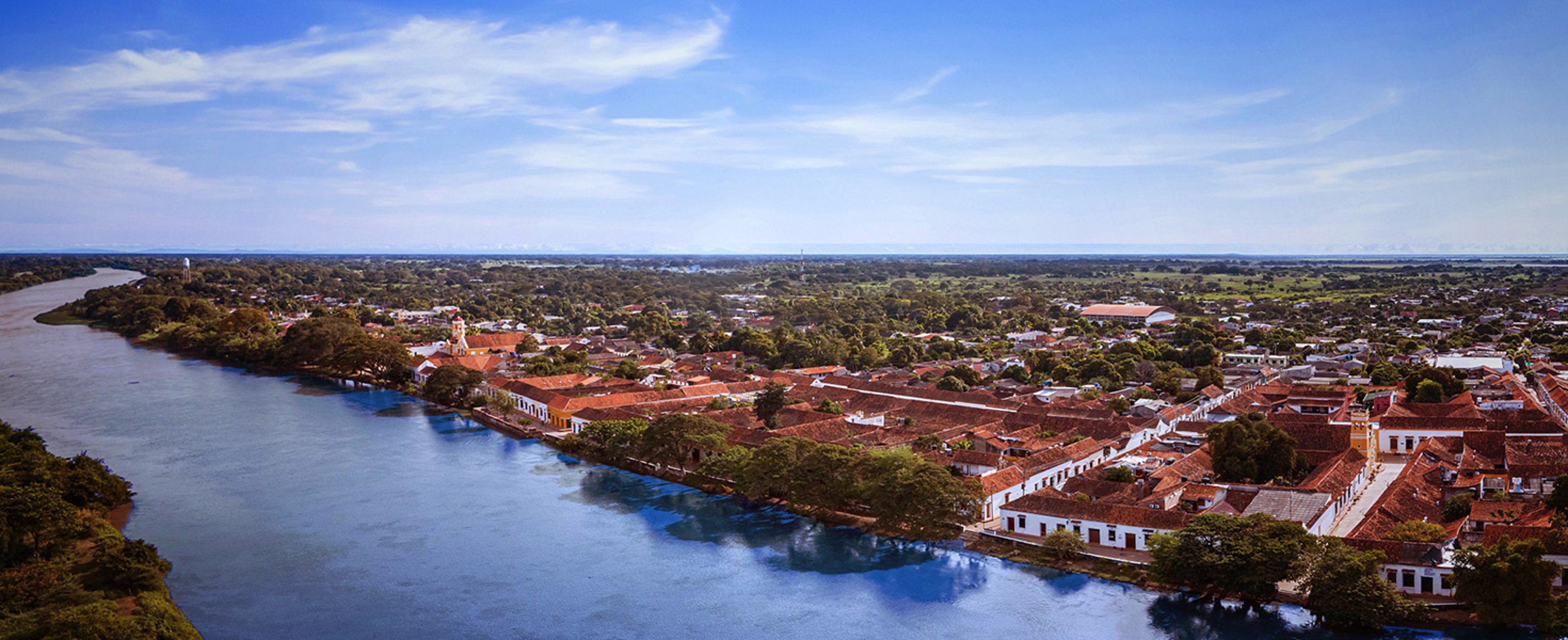 The image appears to show the historic town of Santa Cruz de Mompox situated along the banks of the Magdalena River in Colombia