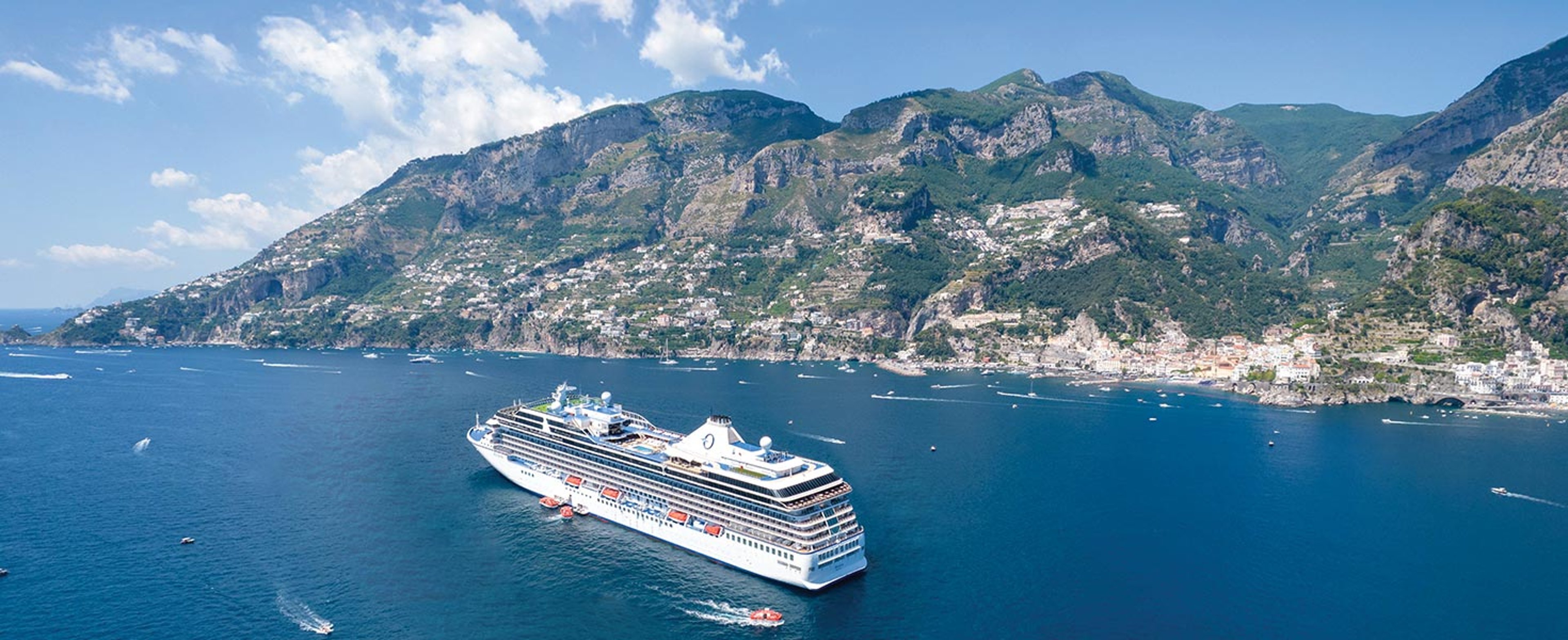 Oceania ship cruising Amalfi coast