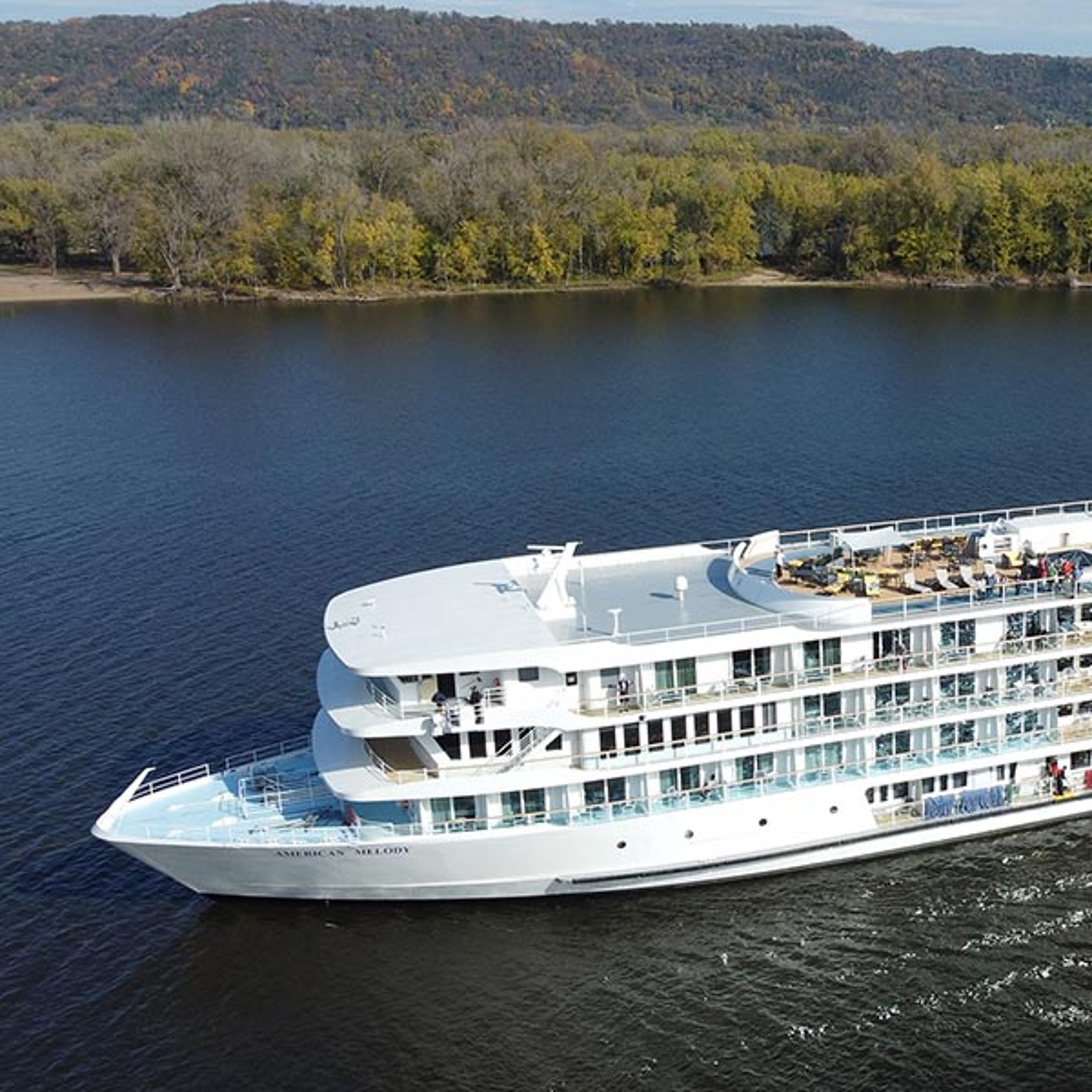 American Cruise Lines ship on the Mississippi
