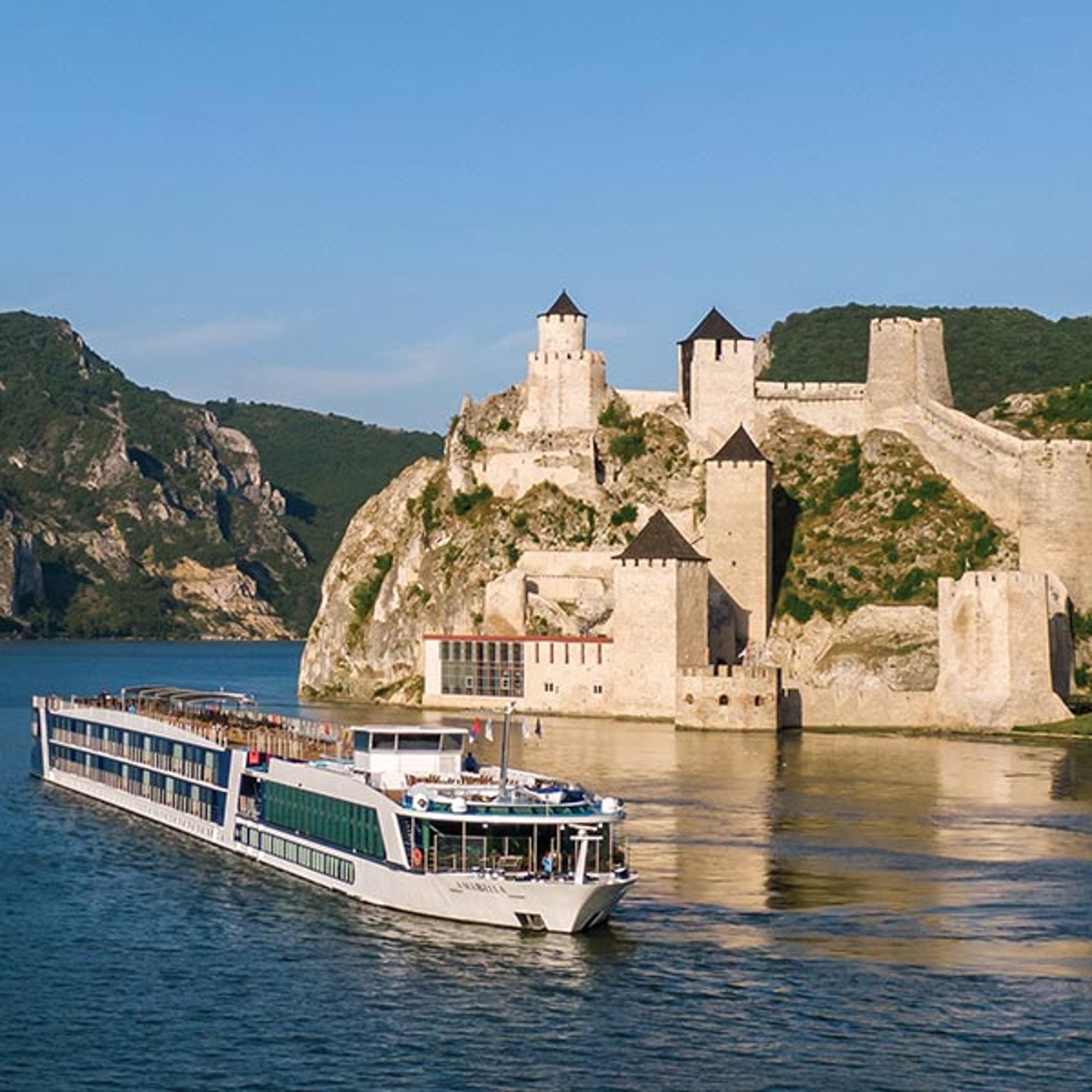 AmaBella cruising Europe river