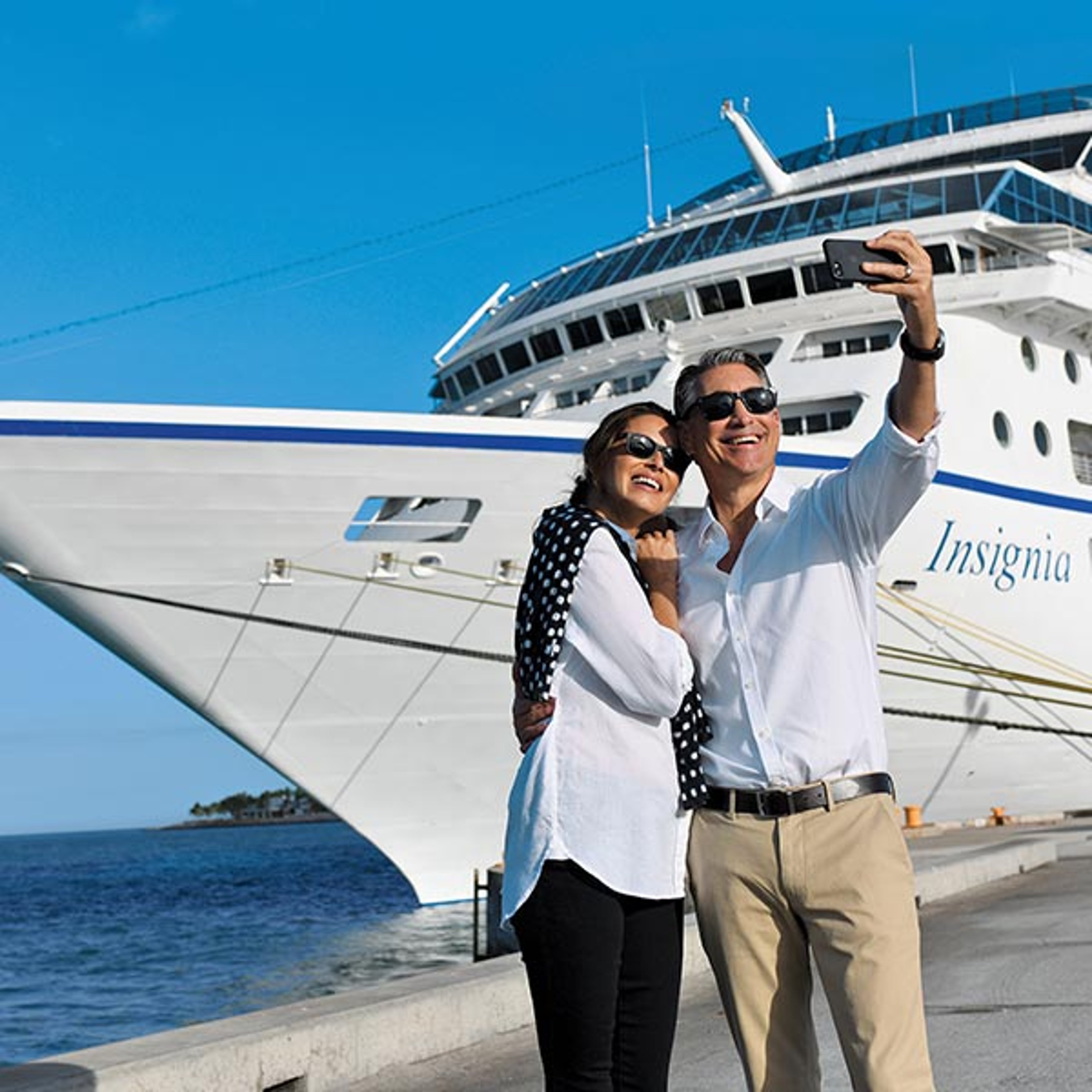 couple selfie in front of Oceania ship