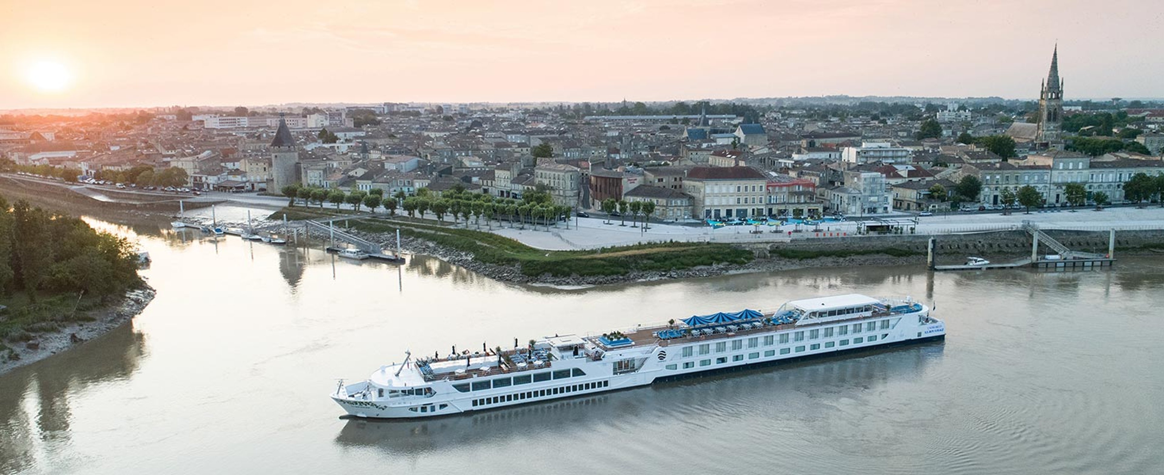 Uniworld ship_Libourne-France