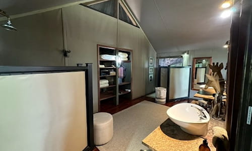 Lodging accommodations in Botswana - bathroom