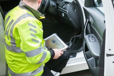 AA Patrol carrying out diagnostics