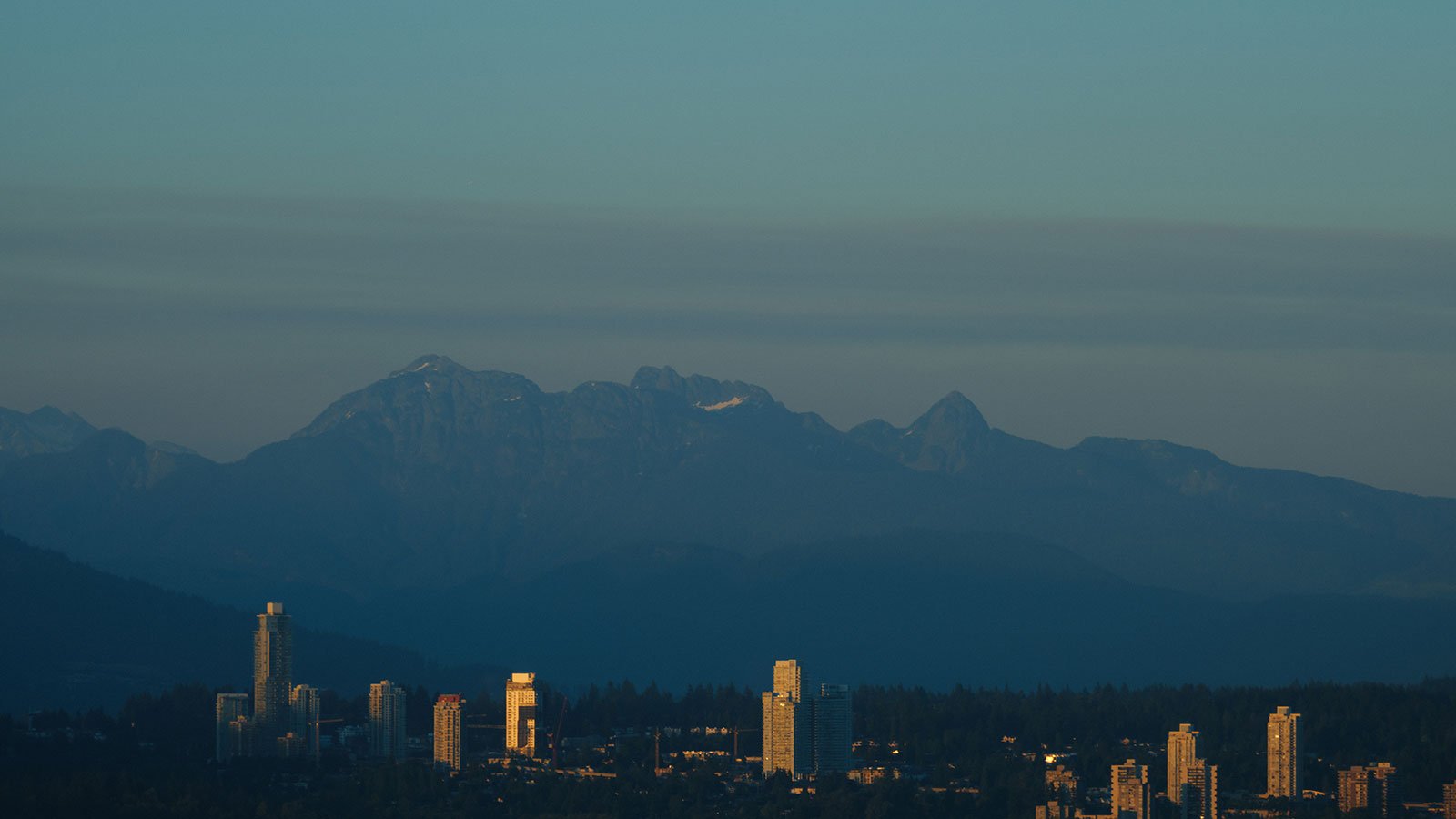 North Shore mountainscape