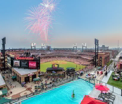 OcwAmenityDeckFireworks410*350