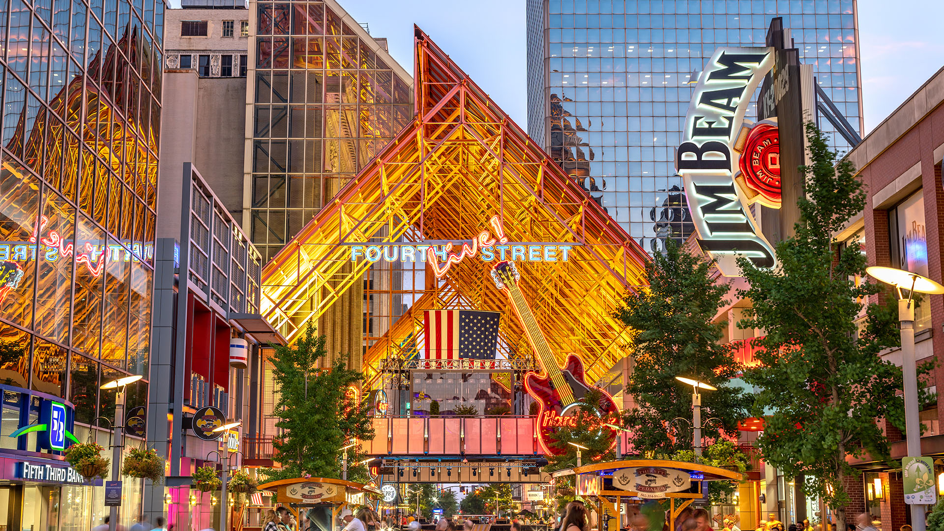 Fourth Street Live from the Outside