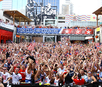 PLD_KCLive_WorldCup_Crowd_410x350