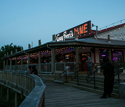 PPHR_GuysDivePizza_Exterior_410x350